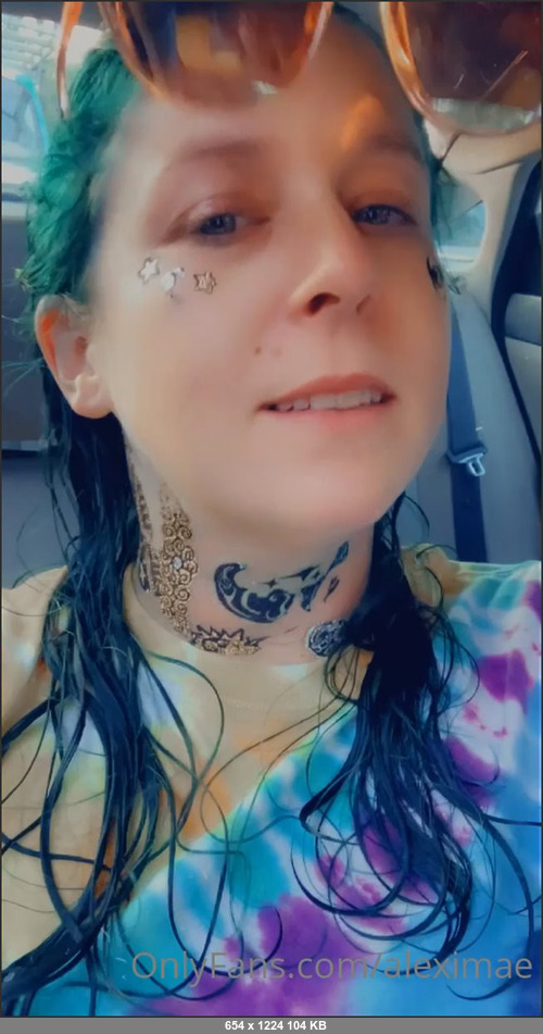 MEGA-FANS – aleximae-17-06-2021-Who the fuck is in charge of the circus because this monkey is lost  Clown down Clown down. Xoxo.