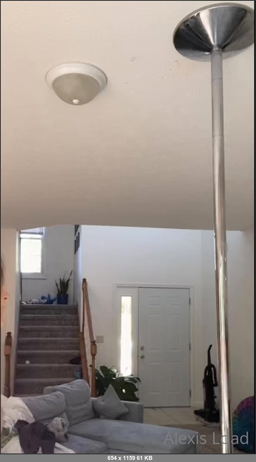 MEGA-FANS – alexisload-24-05-2022-Naked yoga is being postponed because I hurt my knee yesterday.  heres the proof