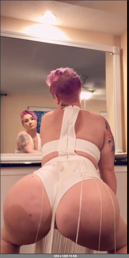 MEGA-FANS – toveyah 07-09-2019 6758980 Just put color in my hair last night. Blonde or pink purple Which do you prefer