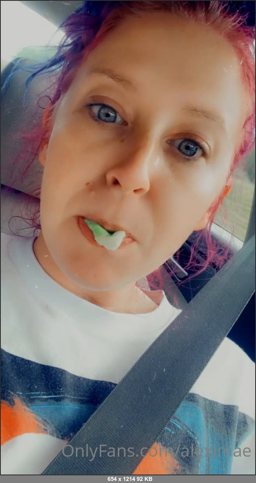 MEGA-FANS – aleximae-28-07-2021-Fun fact. Sometimes my eyes look like they glow in the dark.