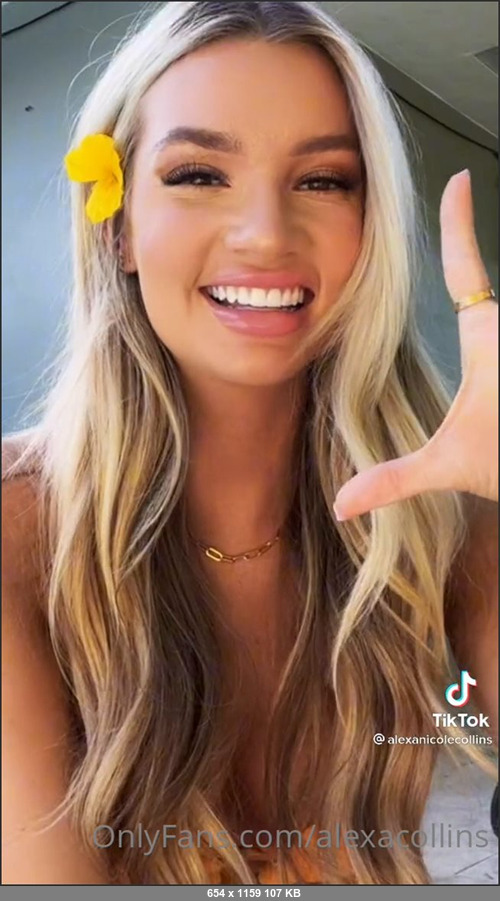 MEGA-FANS – alexacollins-21-12-2021-high off all this holiday spirit