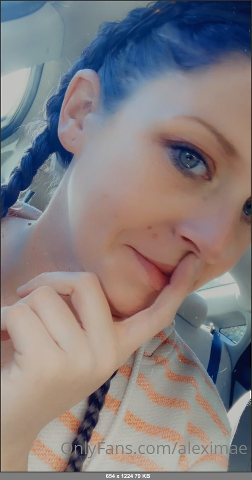 MEGA-FANS – aleximae-31-12-2020-Its blueeeishhhh lol almost looks the same