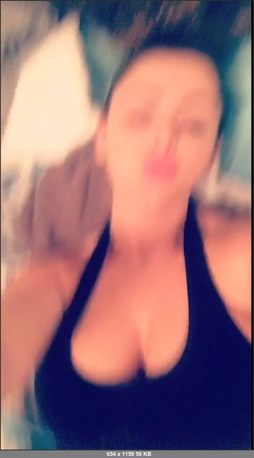 MEGA-FANS – sophiedeelive 19-05-2017 233929 Her tail is so hard