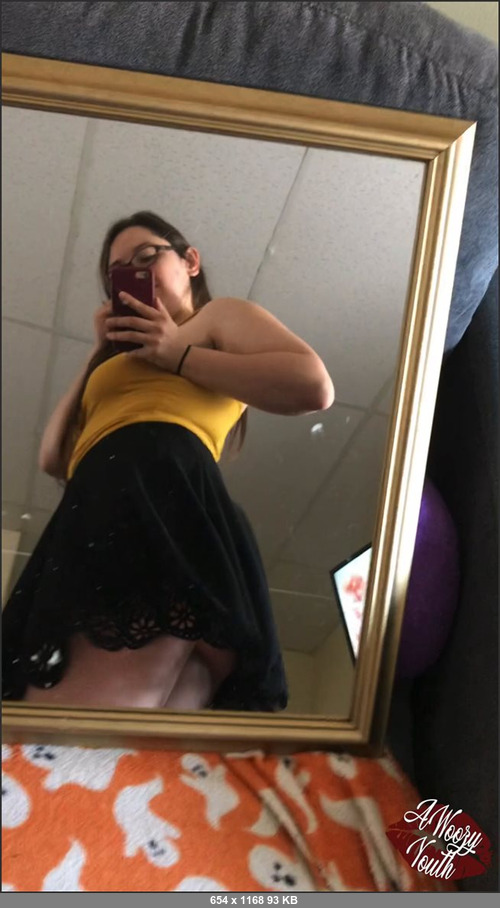 MEGA-FANS – awoozyyouth-15-09-2020-Have a little upskirt tease