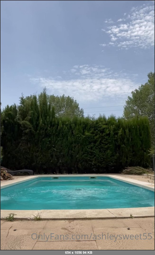 MEGA-FANS – ashleysweet55-17-06-2022-Con estas calores a quien no le apetece un baito  With these heat… who doesnt want a swim