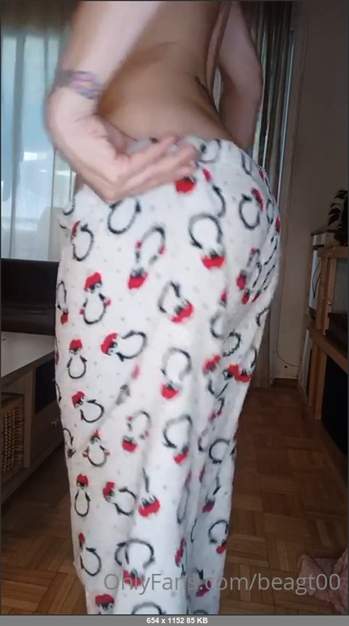 MEGA-FANS – beagt00-12-02-2021-Remember that in order to attend my live show tomorrow you have to reserve your ticket, in the post below you have it  by the way, forgive me for my anti morbid pajamas