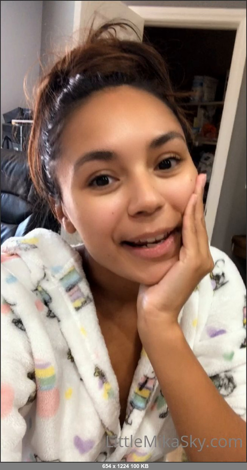 MEGA-FANS – mikaskyfree 23-08-2021 196072557256 Have you noticed that I always wear nail polish Well, I think my hands are bare when I didnt put color on them.