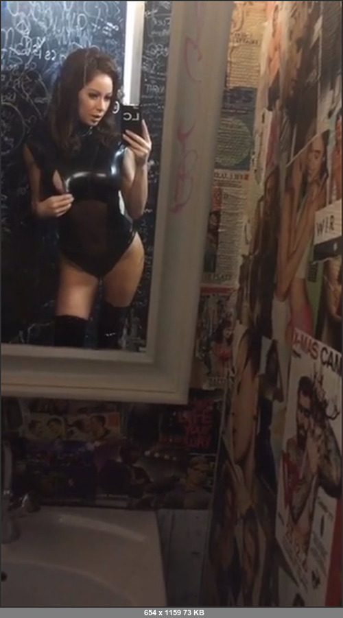 MEGA-FANS – misslauracarter 26-11-2018 2495274 This outfit had a crotch zip aswell….