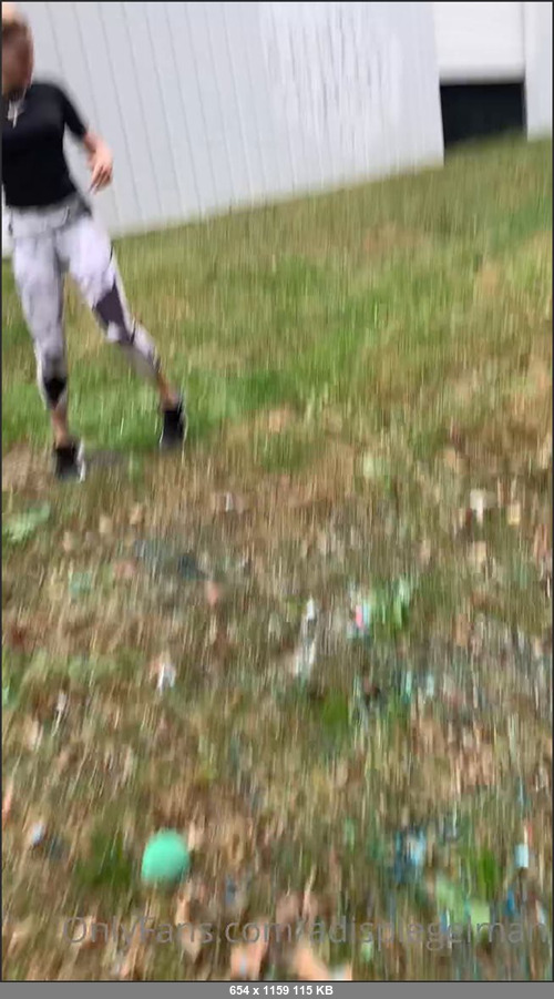 MEGA-FANS – adispiegelman-25-11-2020-Creating art through movement