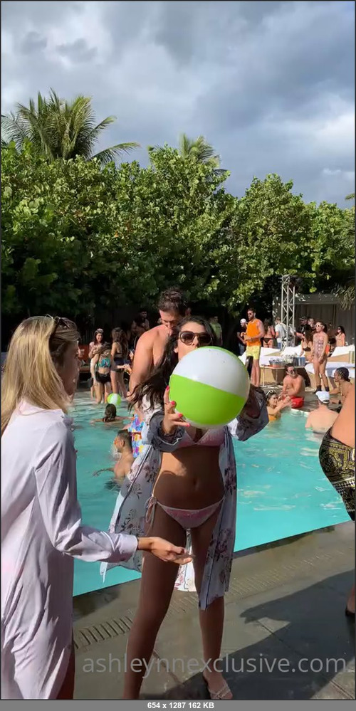 MEGA-FANS – ashleysouthernbellefree-13-09-2020-Pool party     TIP and DM me and daisysfans1 to see us naked