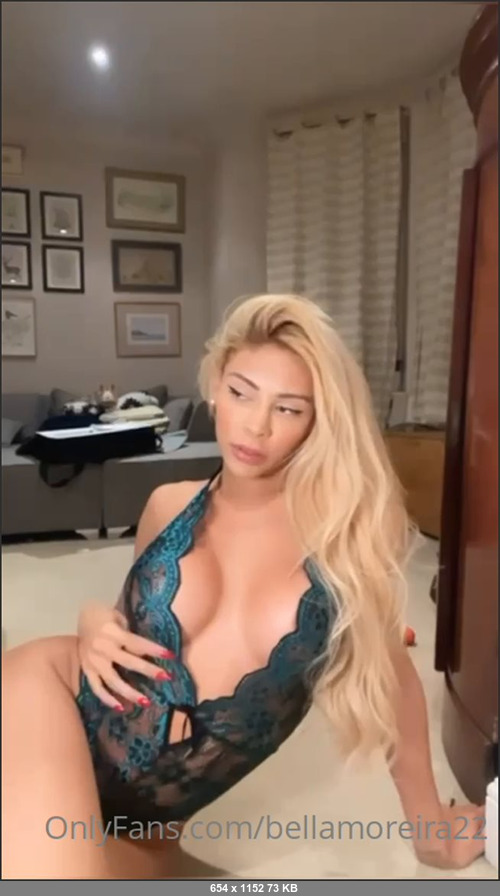 MEGA-FANS – bellamoreira22-26-11-2021-caught you staring