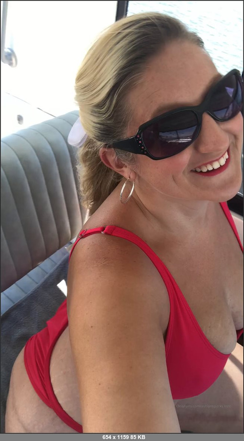 MEGA-FANS – ashlynsparks-free-14-08-2020-Happy Friday  Ready for a weekend of FUN on the water  Going to get wet in so many ways