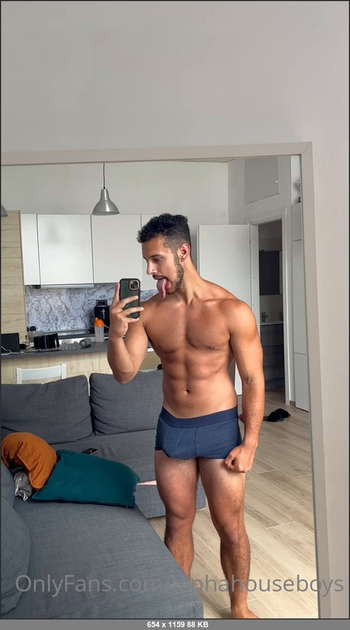 MEGA-FANS – alphahouseboys-28-06-2022-This Italian TOP is waiting for you  Watch him FUCK   SUCK on his page  johnnyrichsx