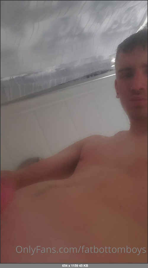 MEGA-FANS – aaronlennoxxx-09-12-2020-Weaver shower. Kinda hard.