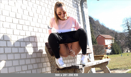 Got2pee.com- Off the bench