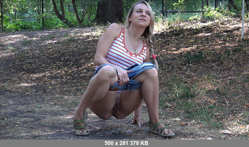 Got2pee.com- Cute blonde pissing