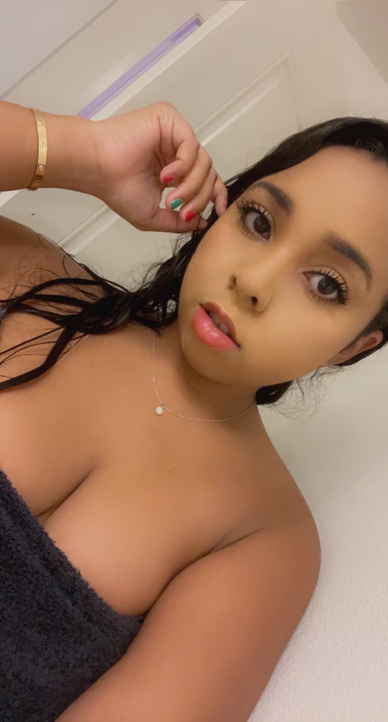 Flyfiles Video:codly96-01-03-2022-Omg daddy check your dm. 